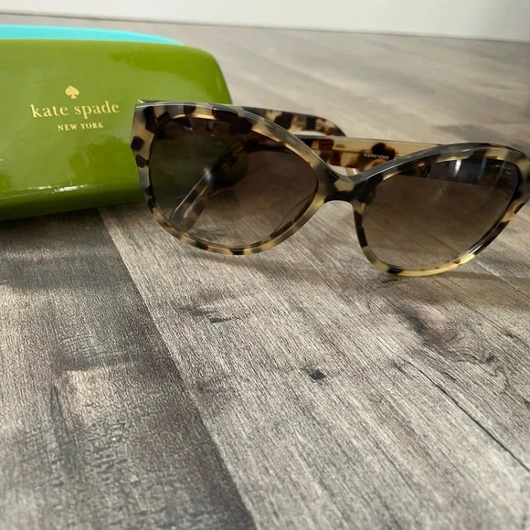 Kate Spade cat eye sunglasses. Excellent used condition - maybe worn 4-5 times! - Picture 2 of 4